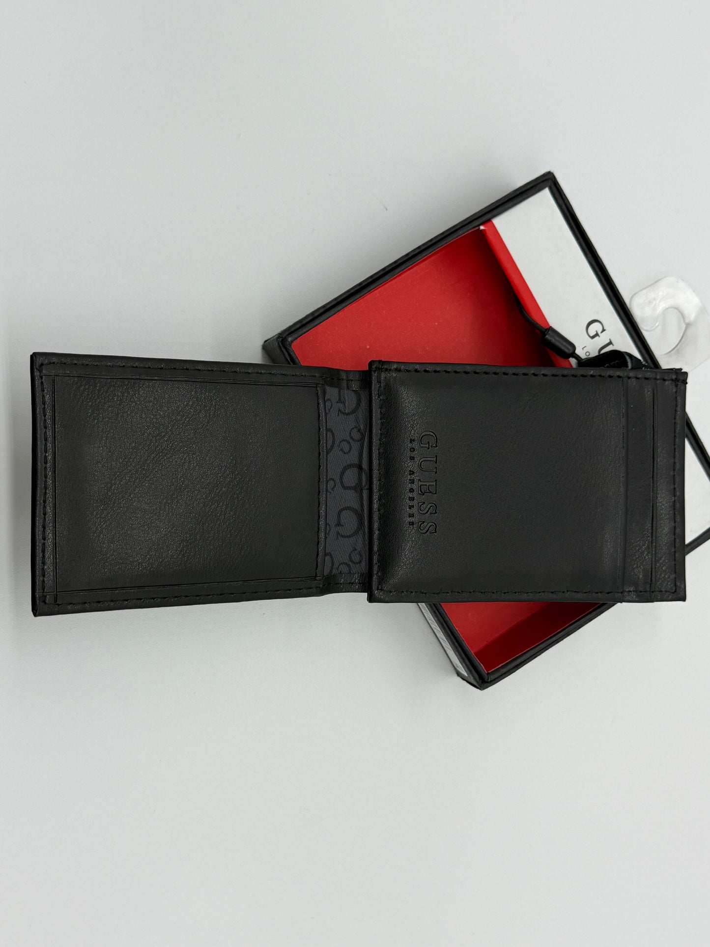 MEN TARJETERO GUESS CON IMAN REVERSIBLE