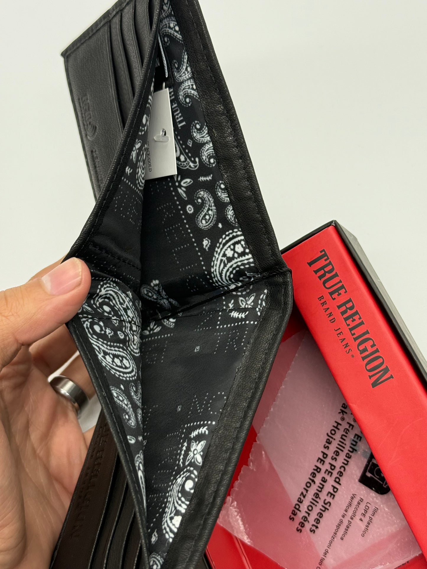 MEN CARTERA TRUE RELIGION BLACK/GOLD