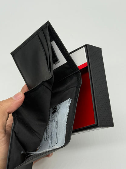 MEN CARTERA GUESS VERTICAL LION