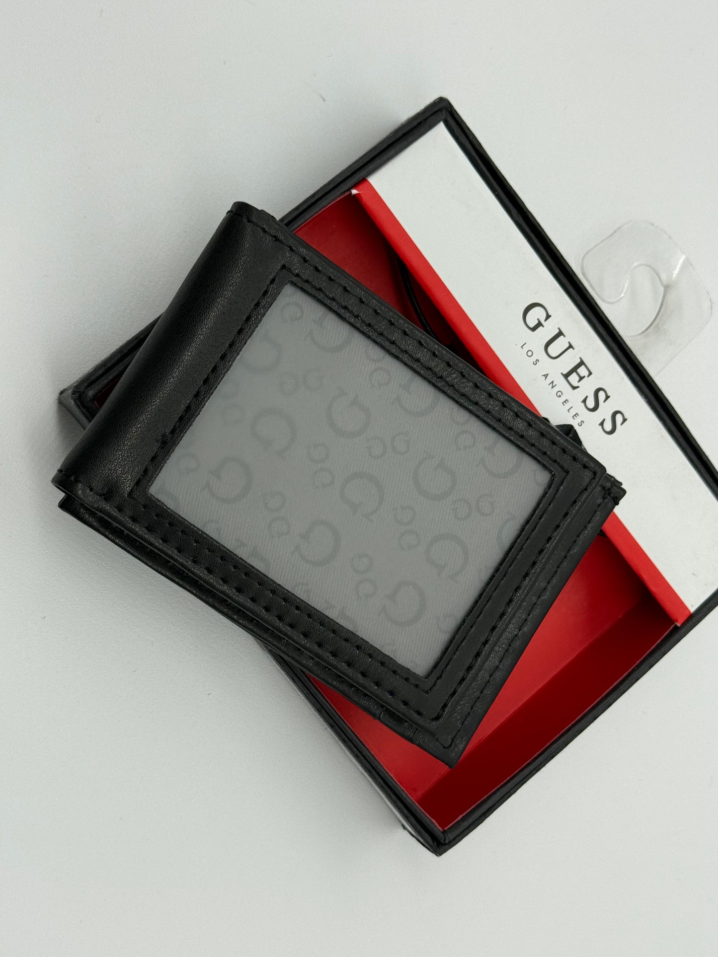 MEN TARJETERO GUESS CON IMAN REVERSIBLE