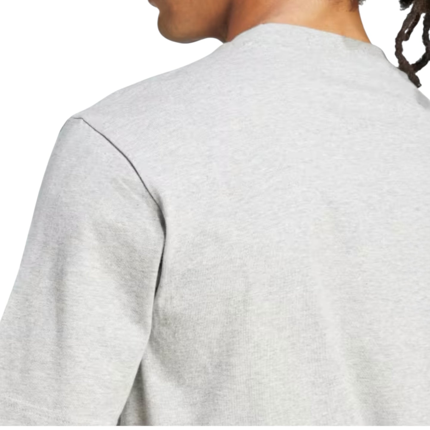 MEN PLAYERA ESSENTIALS LOGO PEQUEÑO TEJIDO JERSEY “GRIS”